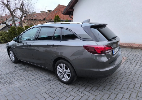 Opel Astra cena 32900 przebieg: 221421, rok produkcji 2017 z Olsztyn małe 352